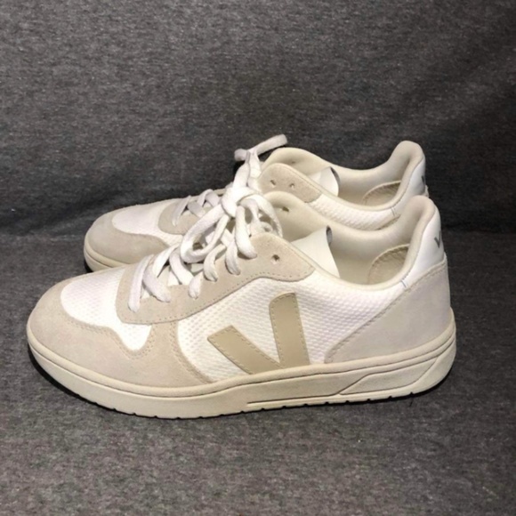 Veja Women's Sneakers in White and Cream - Picture 3 of 9